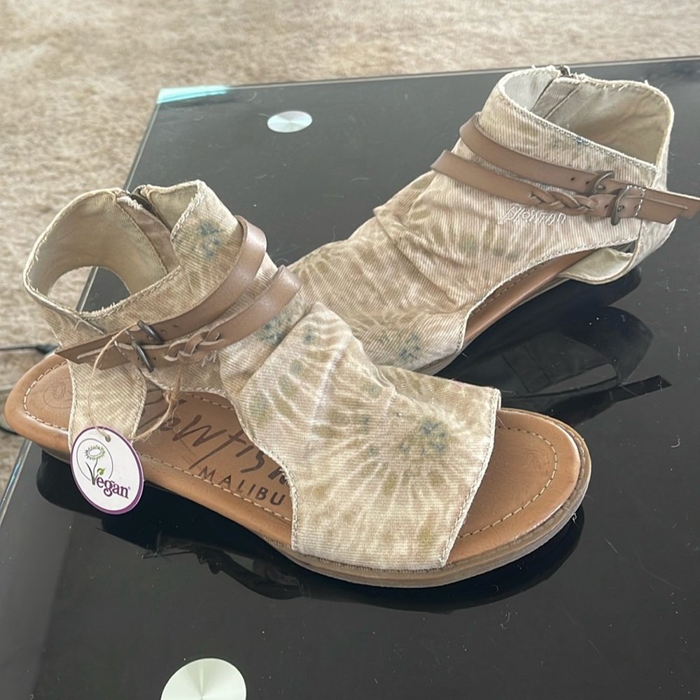Blowfish sandals with zipper on the side